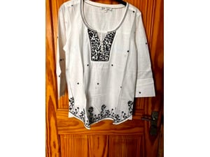 Fatface Navy embroidered White Popover Top in Cowes