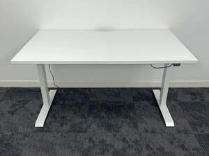 Single motor height adjustable desk in Sandown