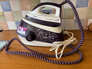 Philips ECO Steamglide Steam Iron Generator in Shanklin