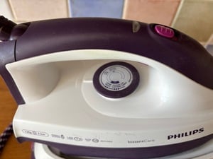 Philips ECO Steamglide Steam Iron Generator in Shanklin