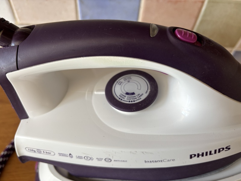Philips ECO Steamglide Steam Iron Generator in Shanklin