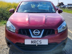 NISSAN QASHQAI - ACENTA  - 2013 - 13 PLATE 1.5 DIESEL SUV IN MAGNETIC RED