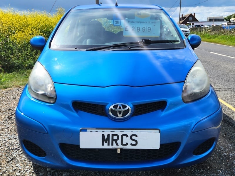 TOYOTA AYGO 1.0cc PETROL IN ELECTRIC BLUE 3-DOOR, ONLY 78,017 MILES