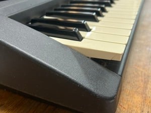 Yamaha PSR-175 portable keyboard plug in or battery operated. in Ryde
