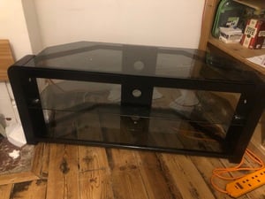 Curry’s TV stand in Ventnor