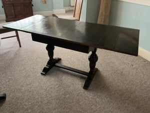 Extendable table in Shanklin