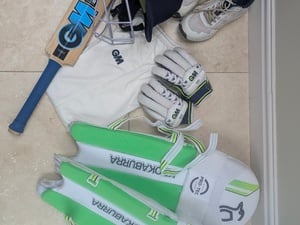 Cricket gear for sale teenager age in Cowes