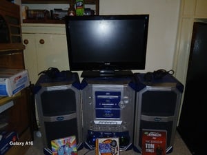 Karaoke with speakers tv, Mike's and 3 disks in Ryde
