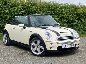 Automatic Mini Convertible - VERY LOW MILEAGE R52 Classic shape