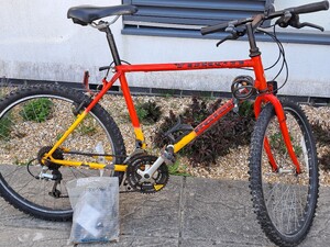 1980s mountain bike + some new spares in Freshwater