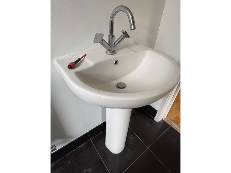 Bathroom Basin with Pedestal
