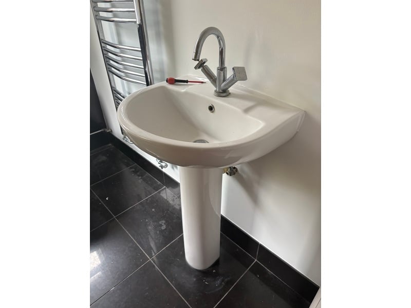 Bathroom Basin with Pedestal in Newport
