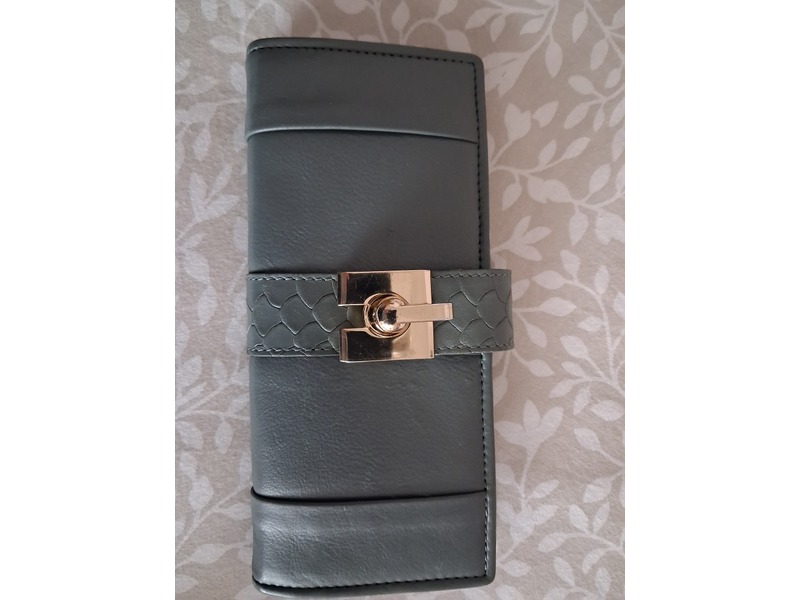 Grey Leather Purse in Ryde