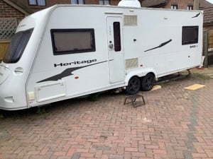 Fleetwood 640-I twin base caravan in Newport