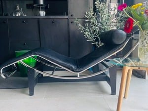 Premium Le Corbusier LC4 Chaise Longue Replica – High Quality Leather & Chrome in Cowes