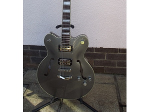 Gretsch G2622 Streamliner CB Guitar (Hollow Cutaway Body). in East Cowes
