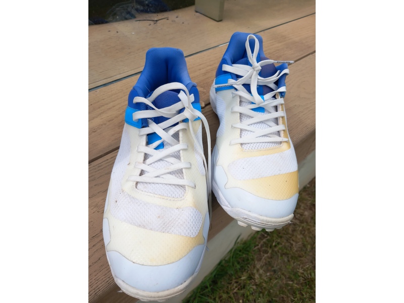 cricket shoes kookaburra size 8uk