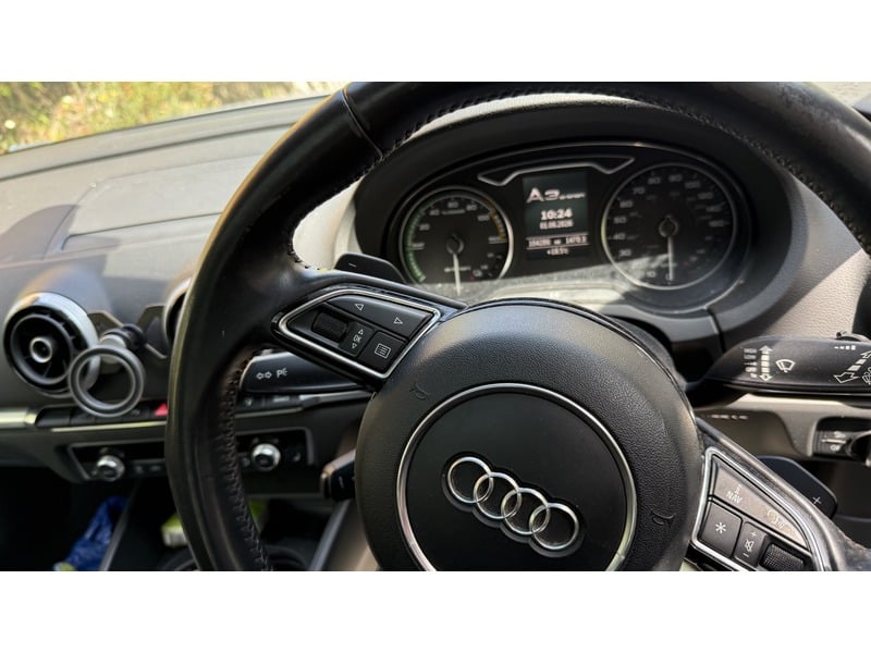 Audi A3 e-tron 2015 - Silver - Plug-in Hybrid