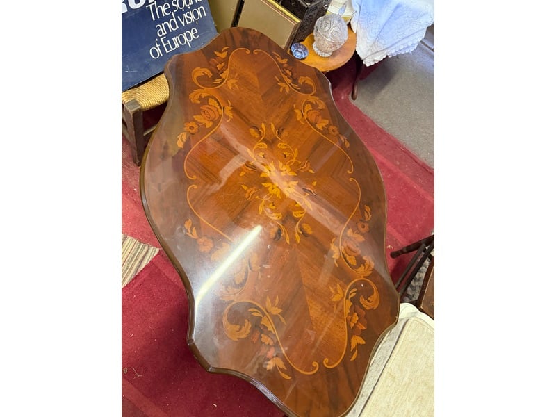 Pretty coffee table as new