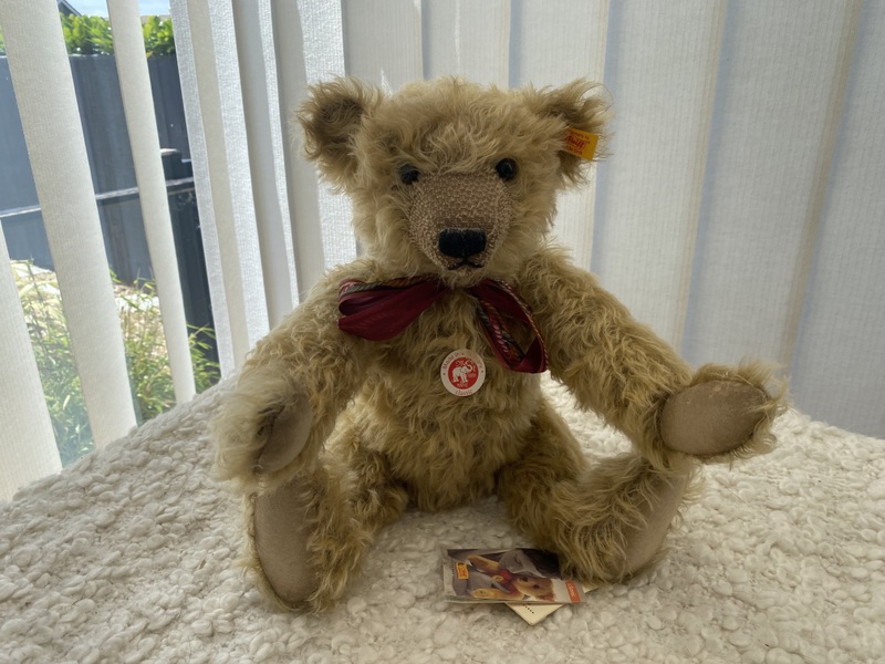 Steiff classic teddy bear