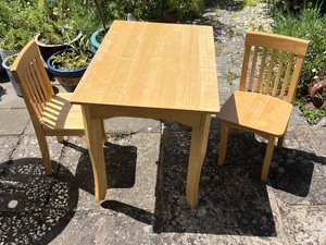 Kids wooden desk and 2 chairs in Cowes