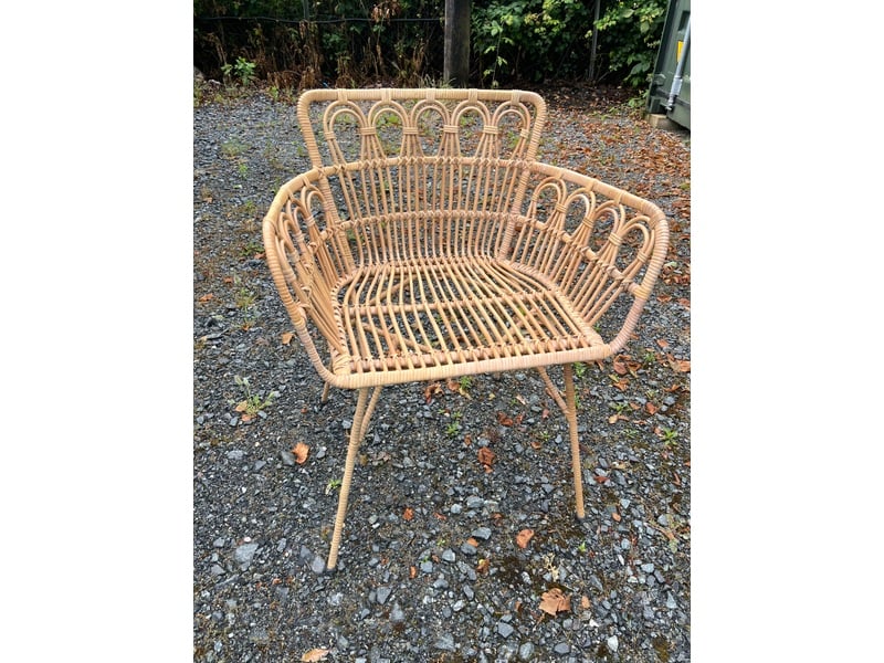 Wicker arm chair