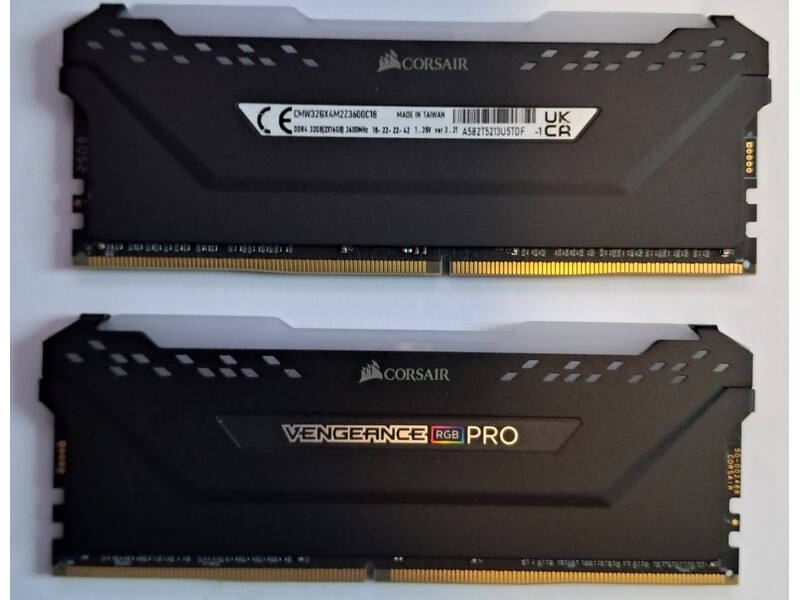 Corsair VENGEANCE RGB PRO DDR4 RAM 32GB (2x16GB)