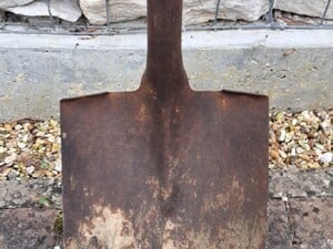 Long Handle spade in Freshwater