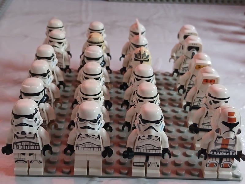 Star wars lego figures and vehicles