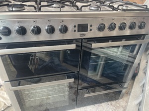 Excellent 100cm Double Oven Range Cooker in East Cowes