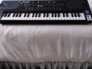 BRAND NEW MULTI-FUNCTION KEYBOARD WITH USER GUIDE. CAN BE SEEN WORKING.LOVELY GIFT. Keyboards And Pianos