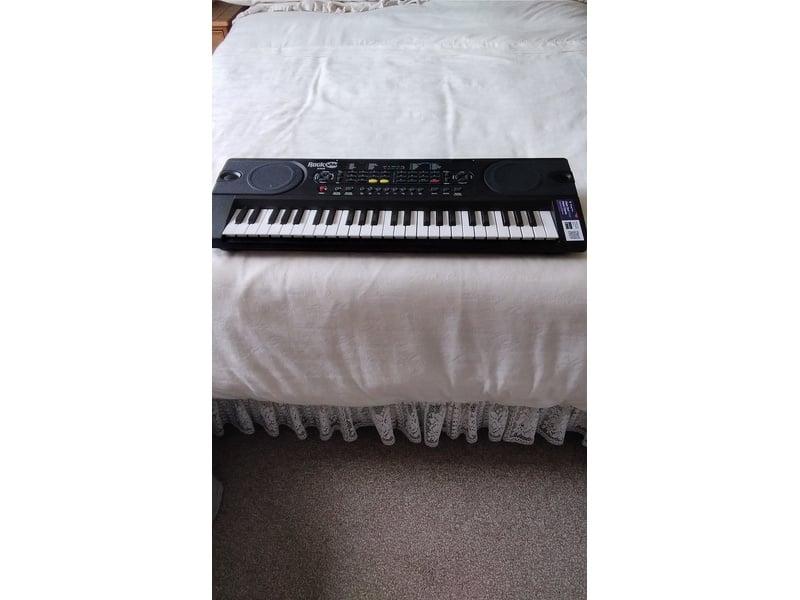 BRAND NEW MULTI-FUNCTION KEYBOARD WITH USER GUIDE. CAN BE SEEN WORKING.LOVELY GIFT. in Cowes