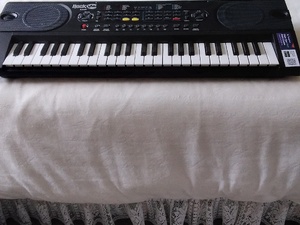 BRAND NEW MULTI-FUNCTION KEYBOARD WITH USER GUIDE. CAN BE SEEN WORKING.LOVELY GIFT.