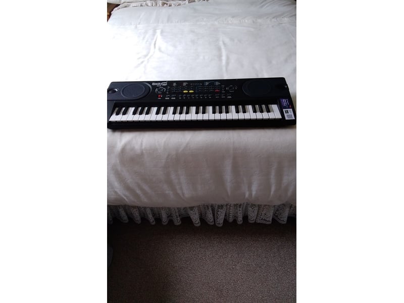 BRAND NEW MULTI-FUNCTION KEYBOARD WITH USER GUIDE. CAN BE SEEN WORKING.LOVELY GIFT. Keyboards And Pianos in Cowes