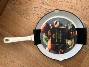 Enamelled cast iron frying pan in Ryde