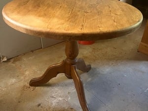 Wooden circular dining table diameter 36 inches in Ryde