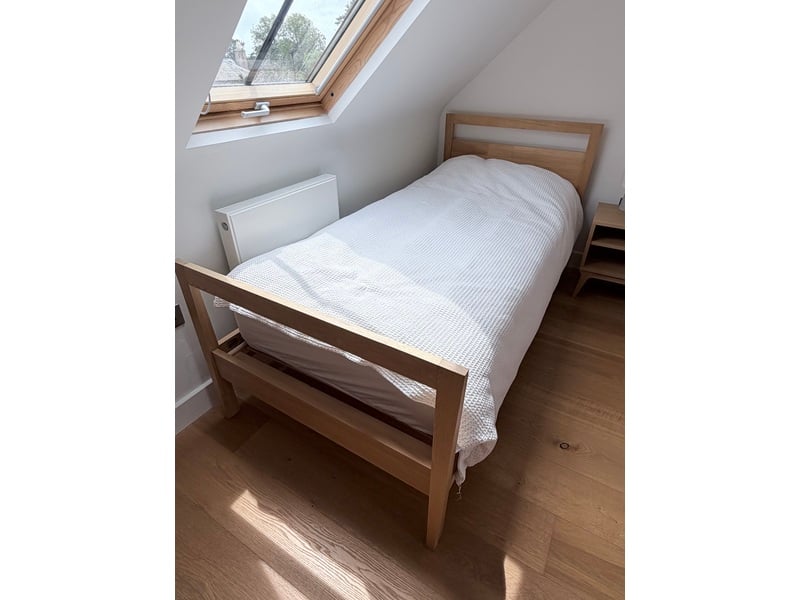 Oak single bed made by Habitat - immaculate condition (two available with or without mattress) Single Beds in Ryde