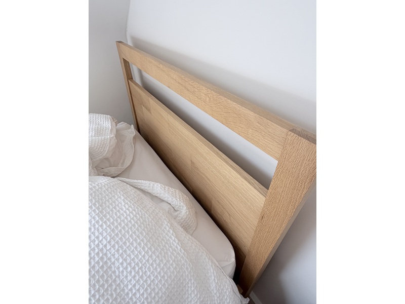 Oak single bed made by Habitat - immaculate condition (two available with or without mattress) in Ryde