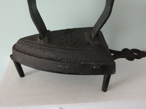 Iron and trivet in Sandown