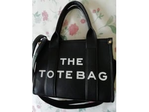 BLACK LEATHER SHOULDER BAG in Sandown