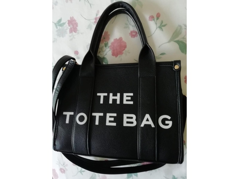 BLACK LEATHER SHOULDER BAG in Sandown