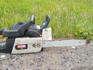 RYOBI PETROL CHAINSAW  Lawnmowers and Trimmers in Ventnor