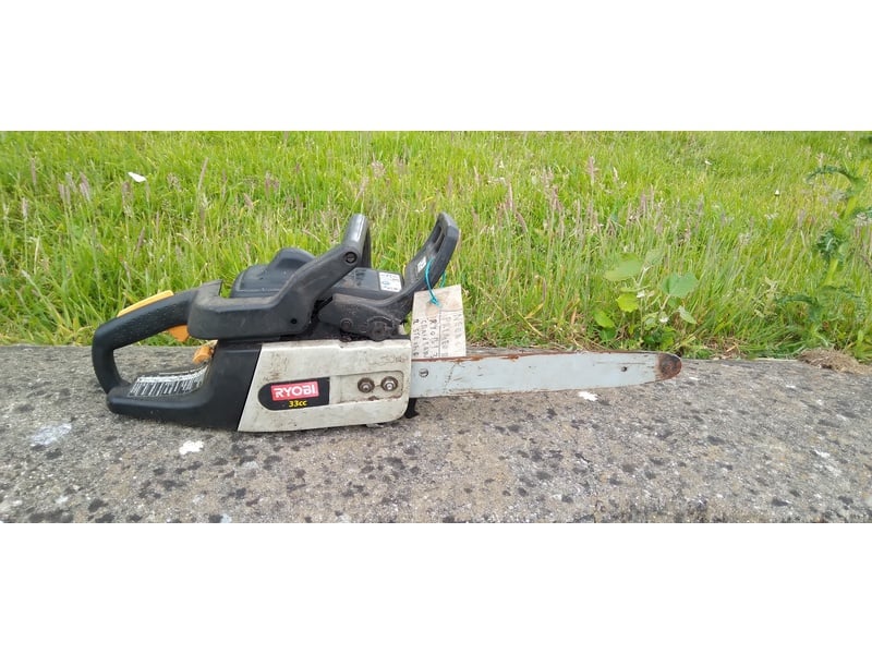 RYOBI PETROL CHAINSAW  Lawnmowers and Trimmers in Ventnor