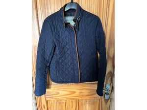 Harvey And Jones Navy Quilted Lightweight Jacket - size 8 /XS in Cowes