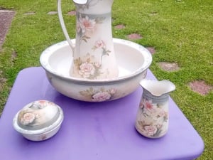 Wash jug set/antique in Ventnor