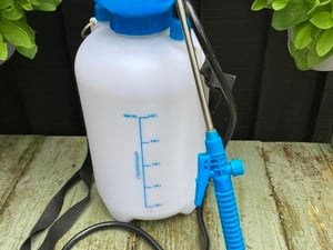 Silverline 5ltr pressure sprayer with shoulder strap in Sandown