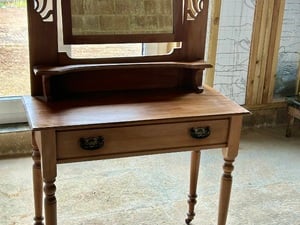 Dressing table (mirror is reflecting brickwork) £50 in Ventnor