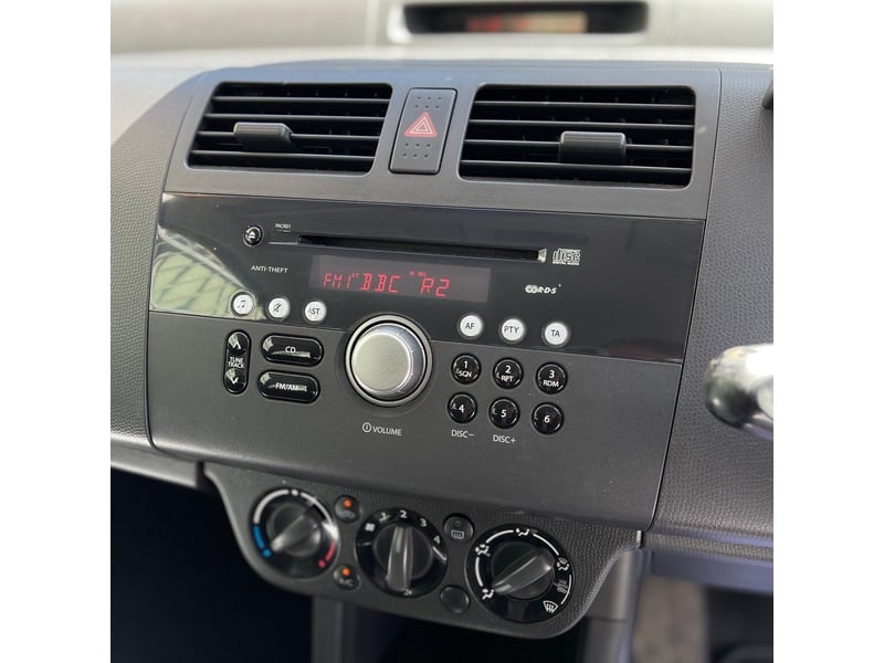 Automatic Suzuki Swift GLX 1.5L Petrol 5dr Hatchback Finished in Silver