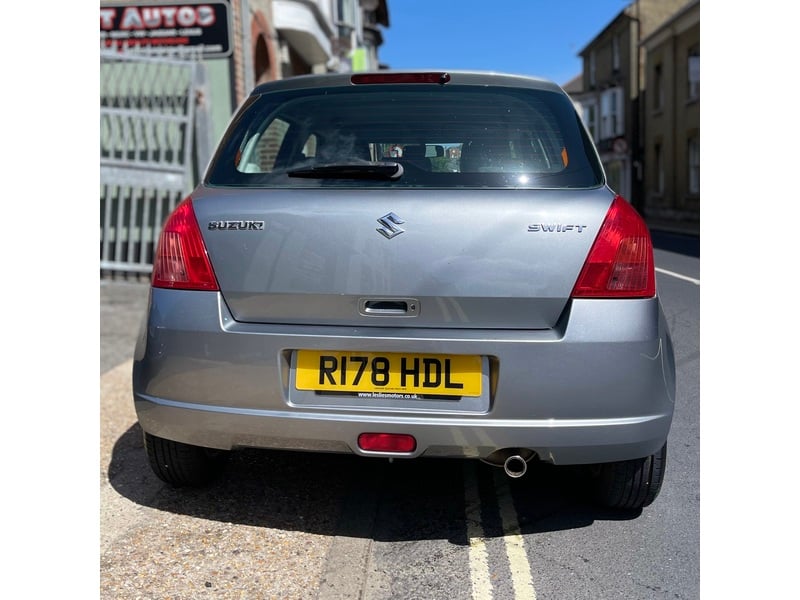 Automatic Suzuki Swift GLX 1.5L Petrol 5dr Hatchback Finished in Silver