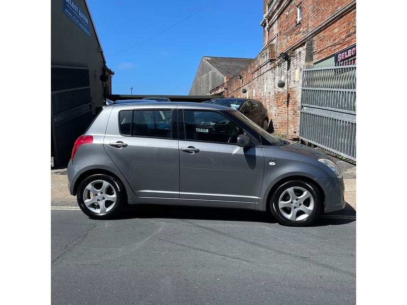 Automatic Suzuki Swift GLX 1.5L Petrol 5dr Hatchback Finished in Silver